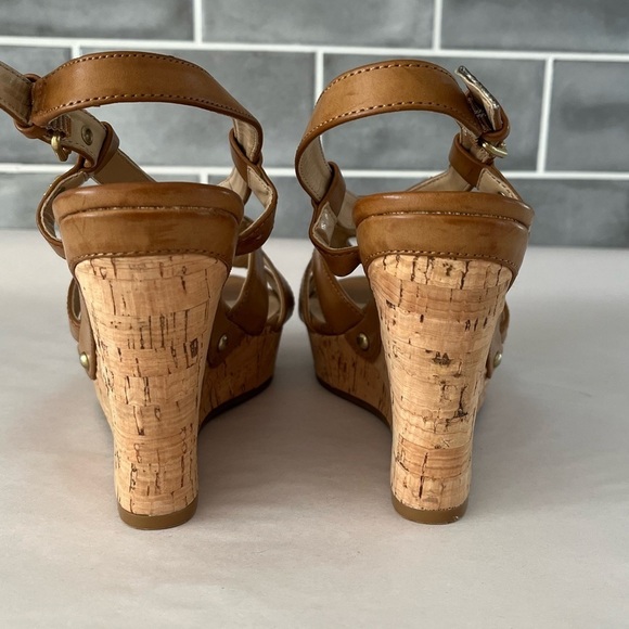 GUESS Tan Leather Wedge Cork Sandals Heels size 7.5 Bohemian Hippie 70’s - Picture 4 of 10